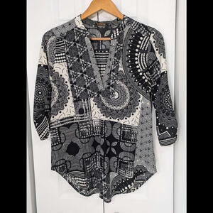 Renee C Women's Size Small Blouse Black White